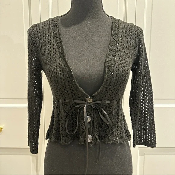 Black Knit Cropped Sparkly Sweater - Picture 2 of 6